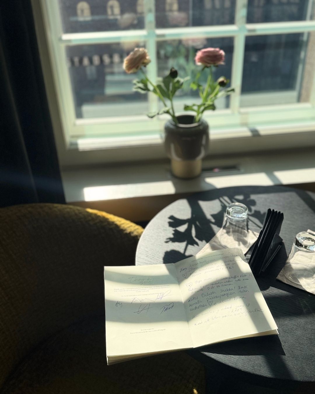 At the very end of our menu, there’s a little something special: our Guest Book.
Leave a note, a thought, a memory – we love reading your messages. 🤍
#KupoliCocktailBar #AboveTheRooftops #HelsinkiCocktailBars #GuestBookMoments