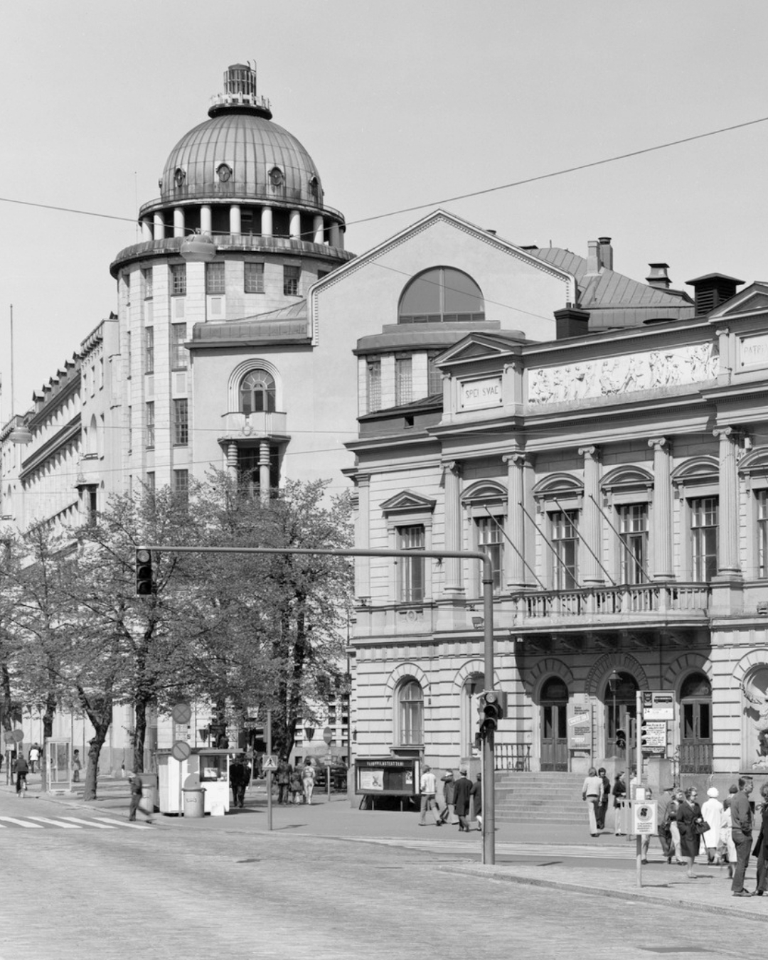 Did you know?
Kupoli’s iconic dome draws inspiration from the Paris Pantheon, a symbol of knowledge and faith.
But this stunning tower had a very practical purpose — it housed the chimney of the New Student House’s original power plant. This power plant was among Helsinki’s first to provide central heating and electricity, making the building a true pioneer of modern comfort.
Step inside Kupoli — where every sip tells a story.
#KupoliHelsinki #NHCollectionHelsinkiGrandHansa #HistoricHelsinki #NordicHeritage #CocktailWithAStory
📸 Hakli, Kari, valokuvaaja 1973, Helsingin kaupunginmuseo
