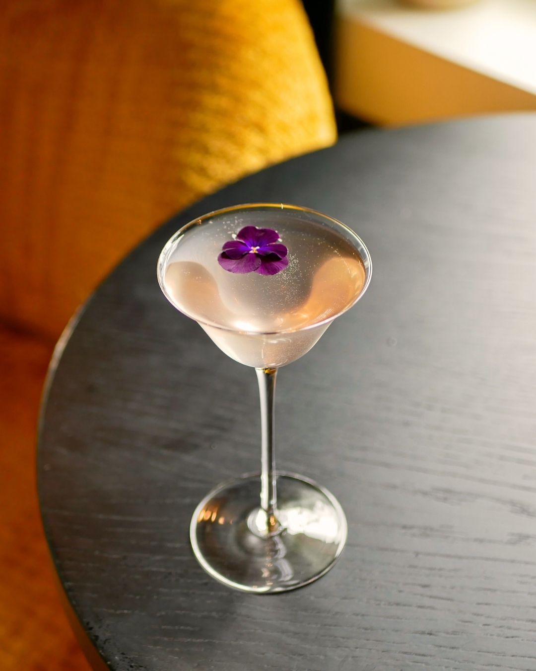Rye 75 – bubbling, sour & floral ✨
A Nordic twist on the classic French 75 – fresh, refined and full of character.
#KupoliBar #SummerCocktails #HelsinkiCocktails #KupoliSummerMenu #NHCollectionHelsinkiGrandHansa #CocktailsHelsinki