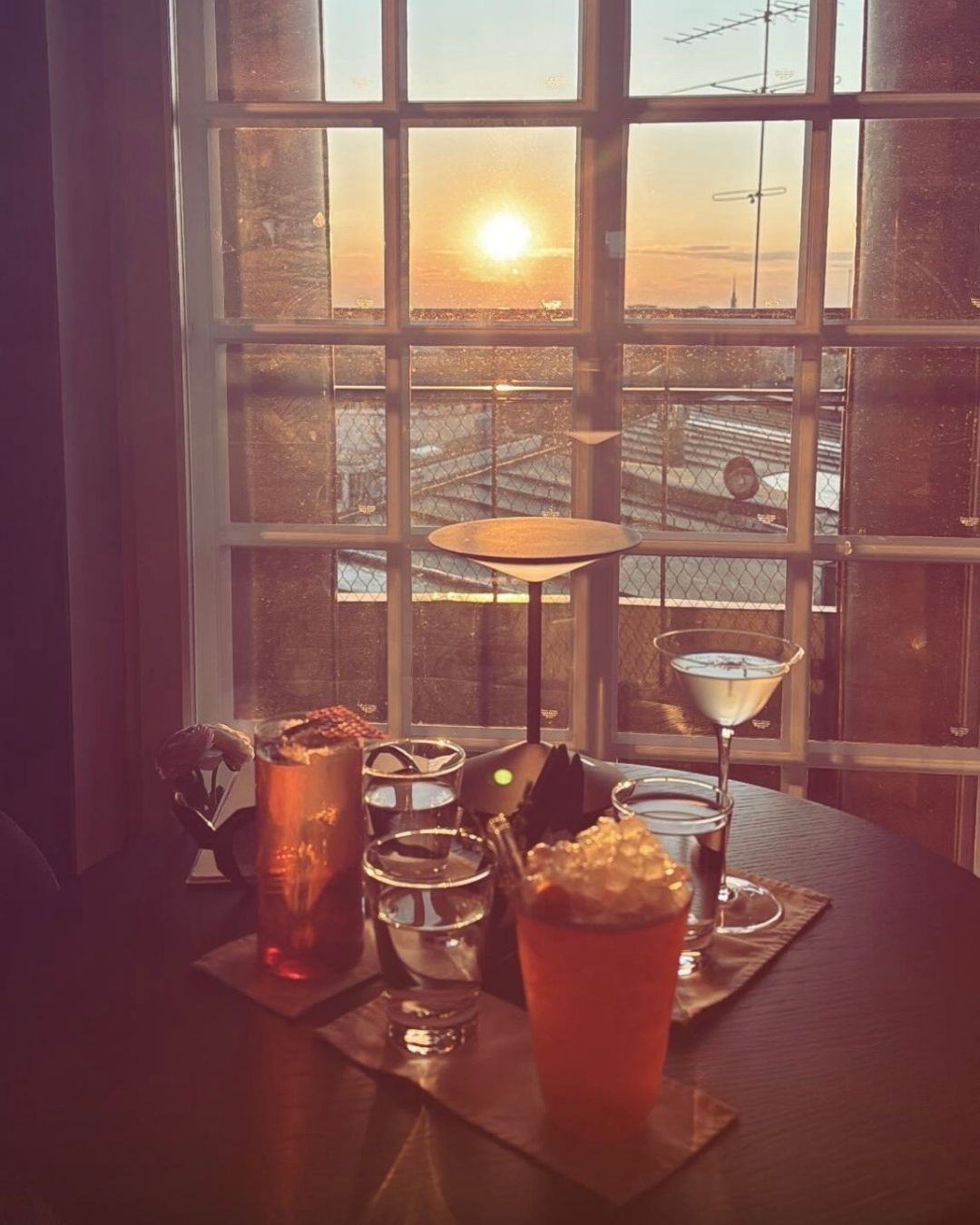 Kupoli moments ✨
📸 @heikrista
#KupoliHelsinki #CocktailBar #WeekendVibes #HelsinkiNights #KupoliCocktailBar