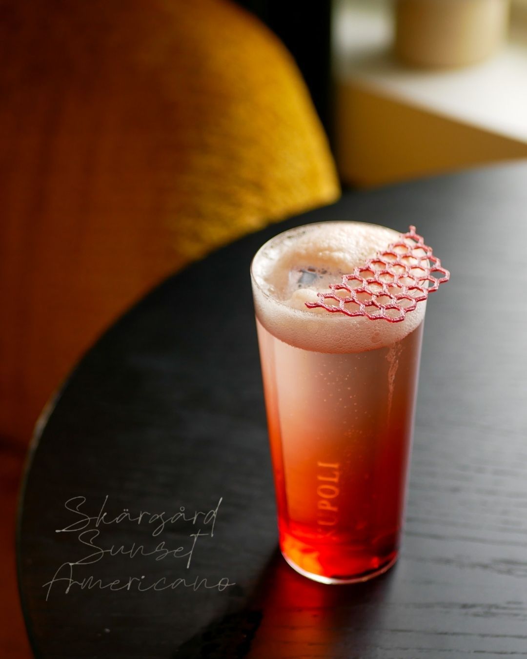 Skärgård Sunset Americano – bitter, sparkling & fresh 🌅
A refreshing twist on the timeless Italian classic.
Inspired by Nordic summer evenings, this Americano variation brings together juicy tomato and sweet raspberry for a bright, vibrant burst of flavour.
#KupoliBar #SummerCocktails #HelsinkiCocktails #KupoliSummerMenu #NHCollectionHelsinkiGrandHansa #CocktailsHelsinki