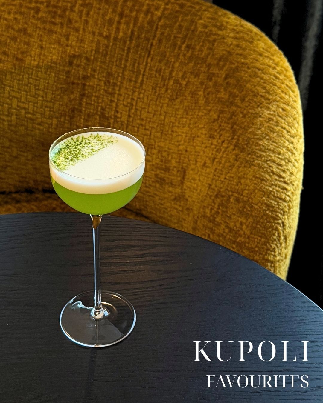 A fresh season, a fresh sip – we’re celebrating autumn and our first anniversary with the return of beloved classics, one week at a time. 🍸
This week’s cocktail:
Wheatgrass Sour
Herbal, grassy & perfectly sour.
#Kupoli #KupoliHelsinki #CocktailBar #Anniversary #KupoliFavourites