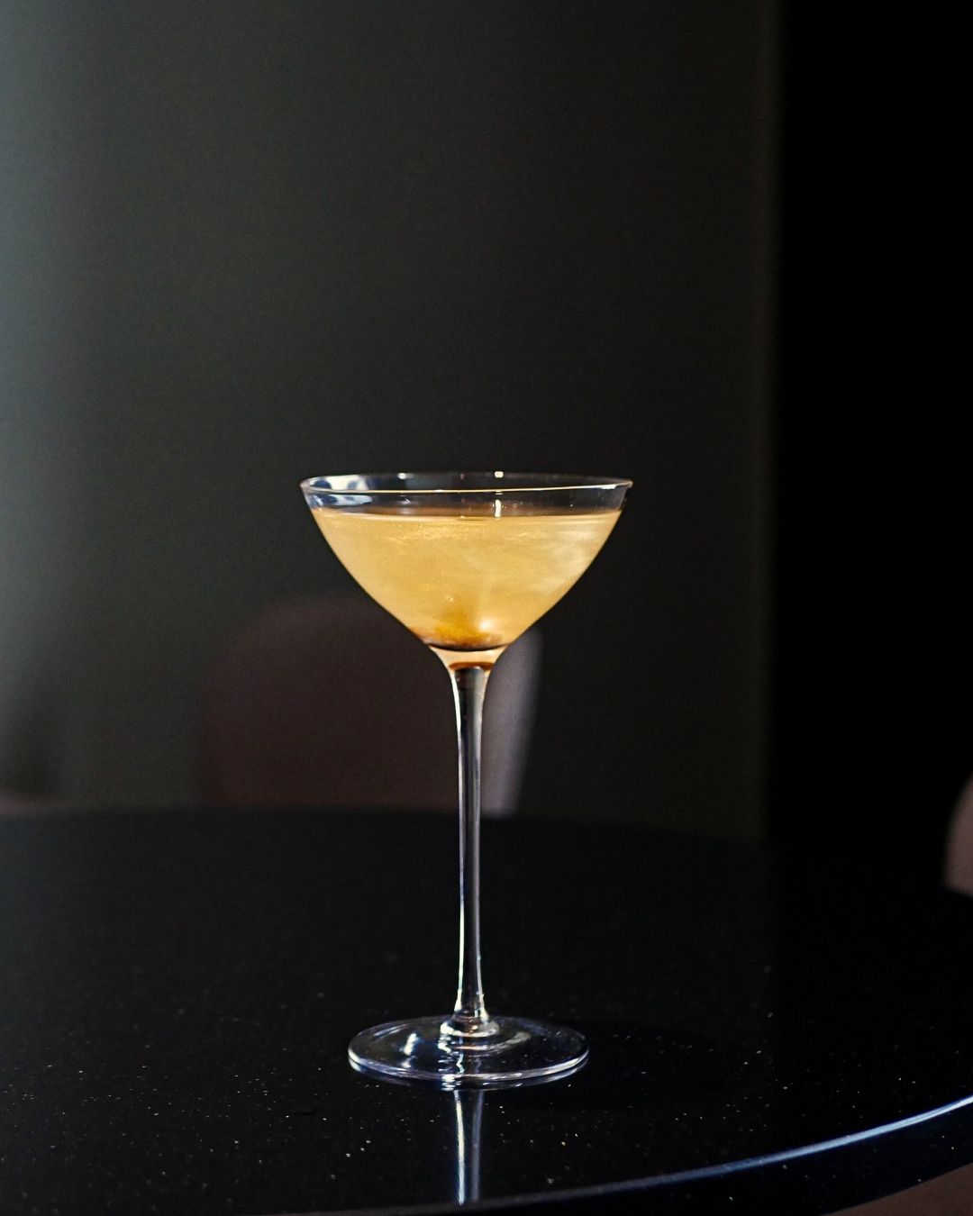 Forest Aura – bold, strong & foresty 🍂
A bold, glimmering creation that captures the essence of autumn. Pickled chanterelle and pine needles add an untamed touch, while a whisper of gold dust makes every sip unforgettable.
#KupoliBar #AutumnCocktails #HelsinkiCocktails #KupoliAutumnMenu #NHCollectionHelsinkiGrandHansa #CocktailsHelsinki