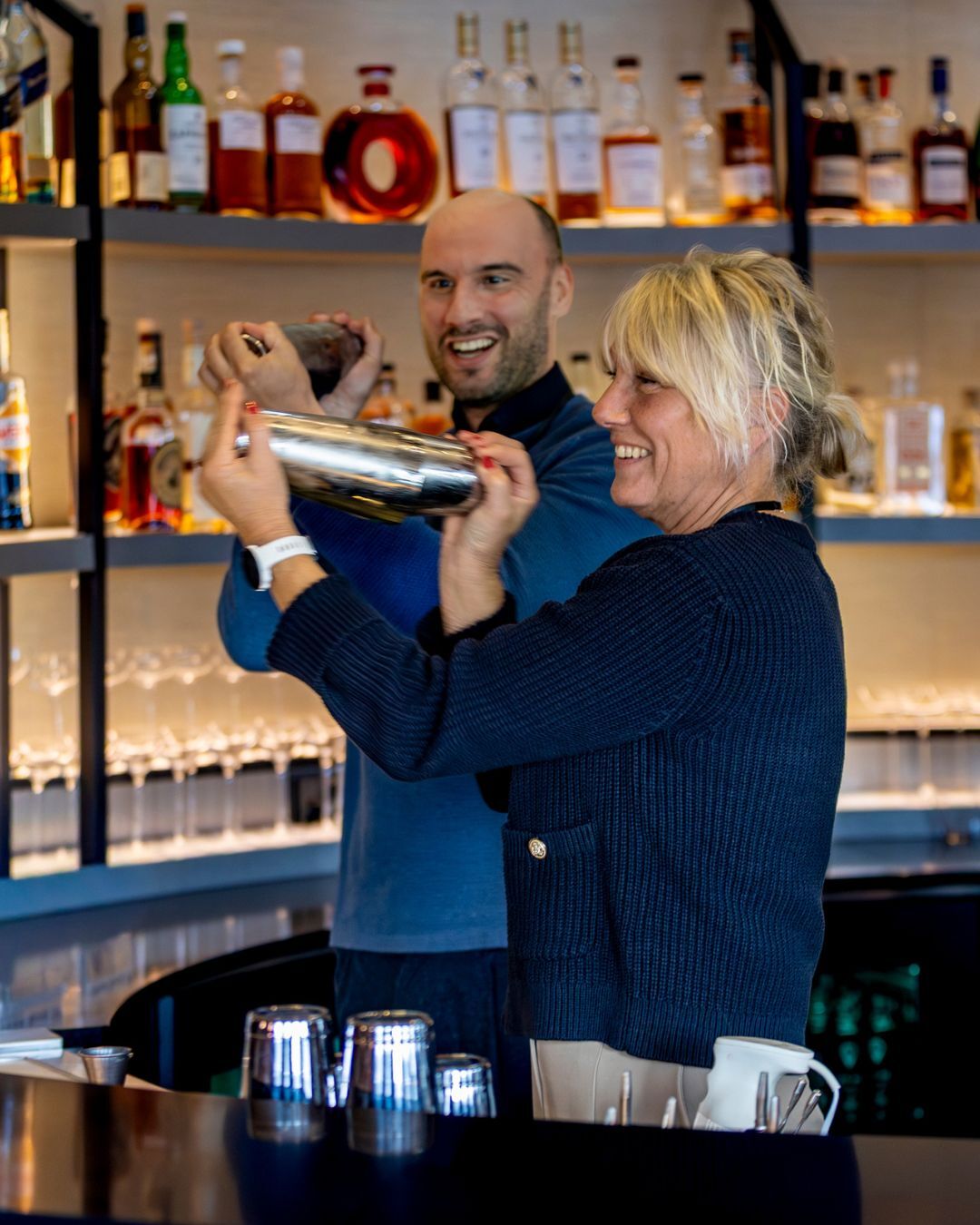 Looking for the perfect activity for your team’s Christmas get-together or a fun celebration with friends?

Kupoli’s Cocktail School is the ideal blend of learning and pure enjoyment🍸✨

Shake, stir, taste… and discover the stories behind cocktails guided by our bartenders.

Curious? Read more on our website.

#KupoliBar #KupoliCocktailSchool #NHCollectionHelsinkiGrandHansa #NHCollection